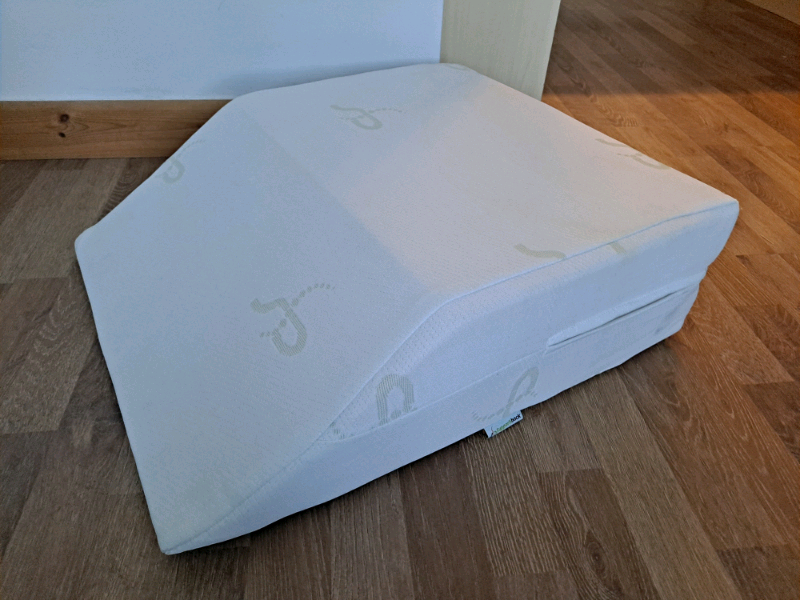 supportiback wedge pillow